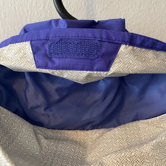 Marmot waterproof rain jacket - women’s M - Picture 5 of 6